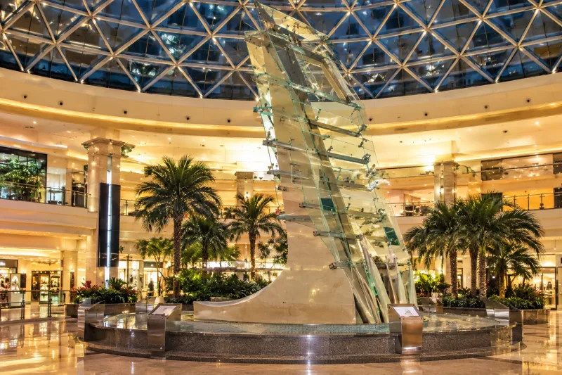 Sculptural glass feature in a shopping mall atrium